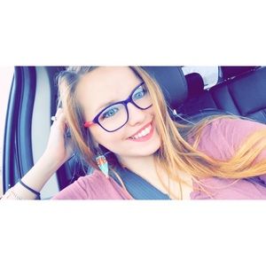Meet your Posher, Kayla
